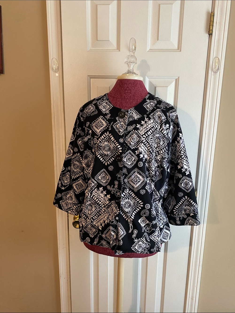Coldwater Creek Black & White Printed Button Down Blazer with Side Pockets